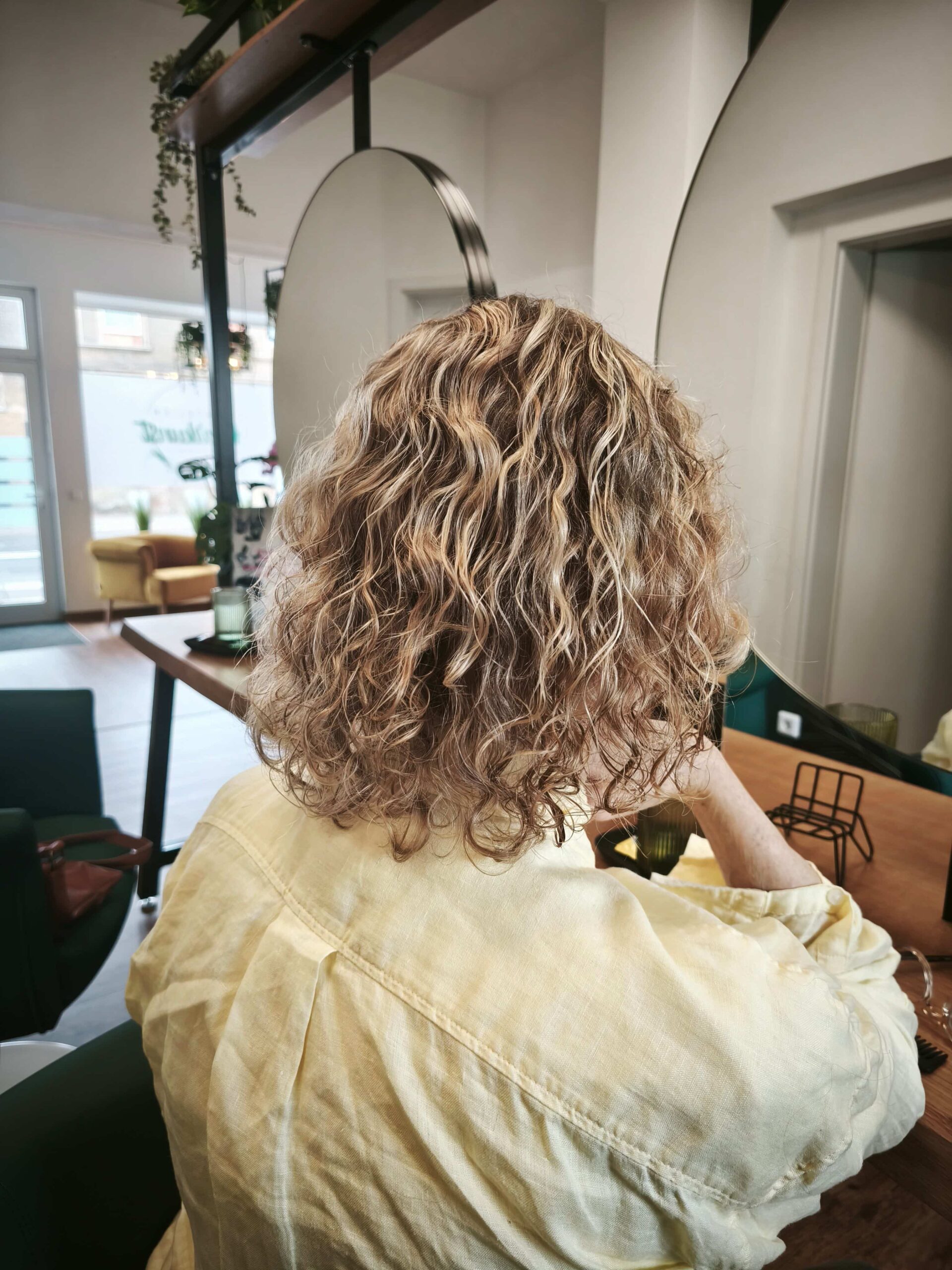 Naturlocken nach Farbauffrischung